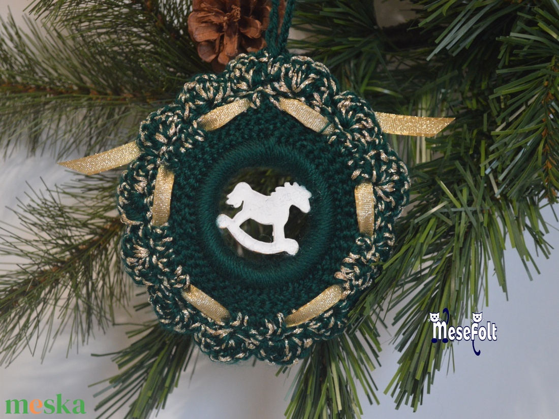 Karácsonyi koszorú (zöld - hintaló) - karácsony - karácsonyi lakásdekoráció - karácsonyfadíszek - Meska.hu