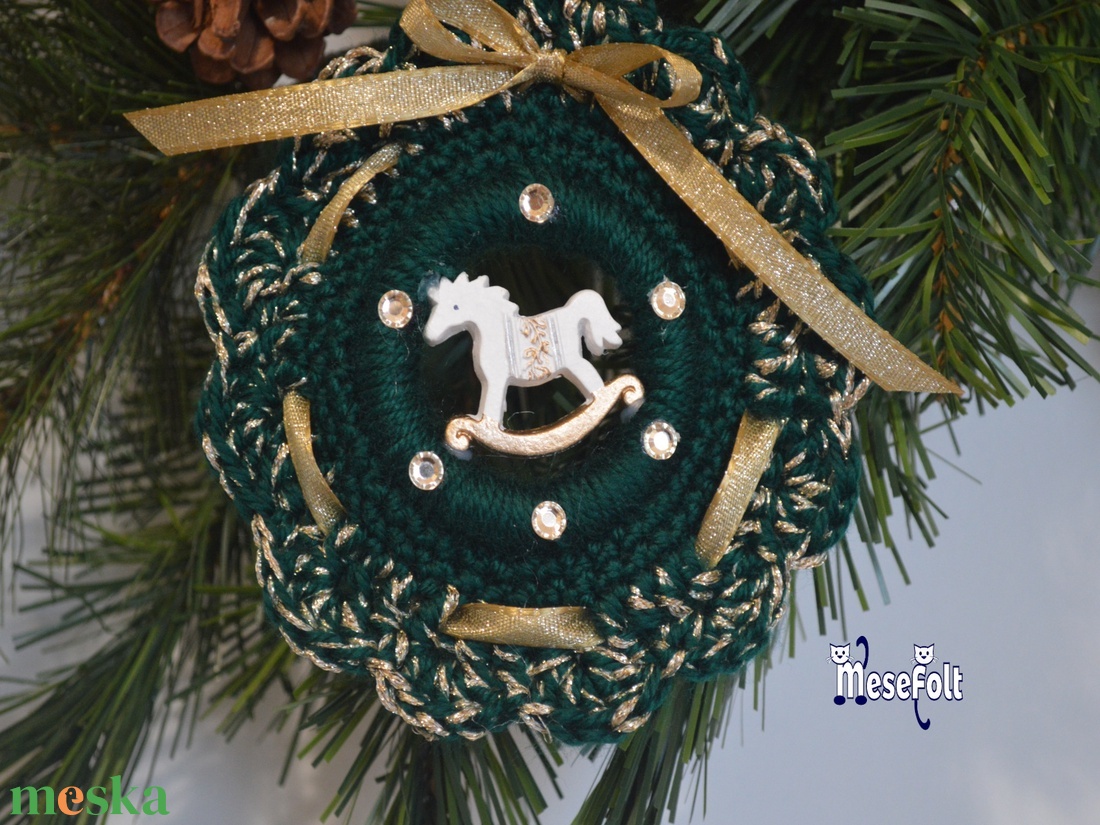 Karácsonyi koszorú (zöld - hintaló) - karácsony - karácsonyi lakásdekoráció - karácsonyfadíszek - Meska.hu