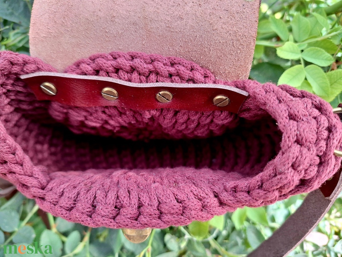 Horgolt oreo crossbody táska - táska & tok - kézitáska & válltáska - vállon átvethető táska - Meska.hu