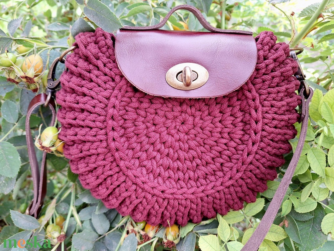 Horgolt oreo crossbody táska - táska & tok - kézitáska & válltáska - vállon átvethető táska - Meska.hu