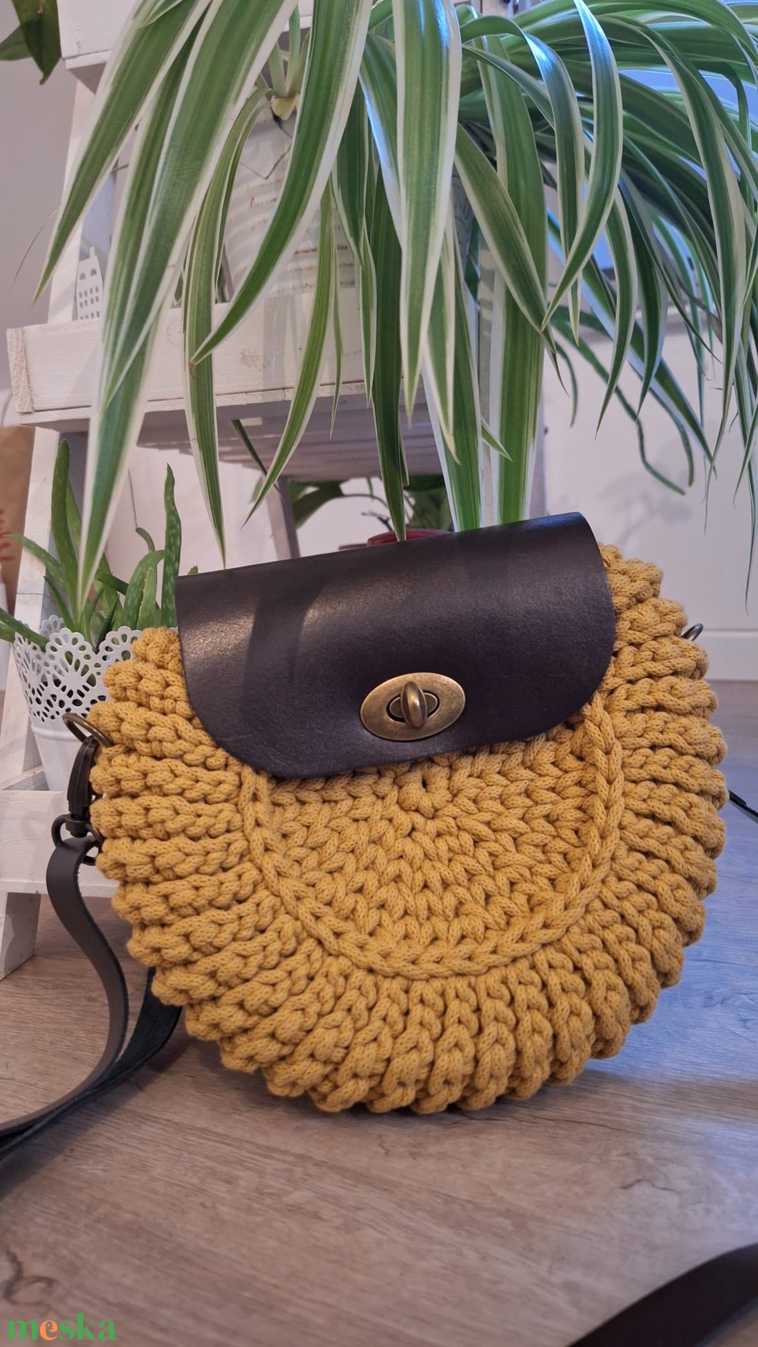 Horgolt oreo crossbody táska - táska & tok - kézitáska & válltáska - vállon átvethető táska - Meska.hu