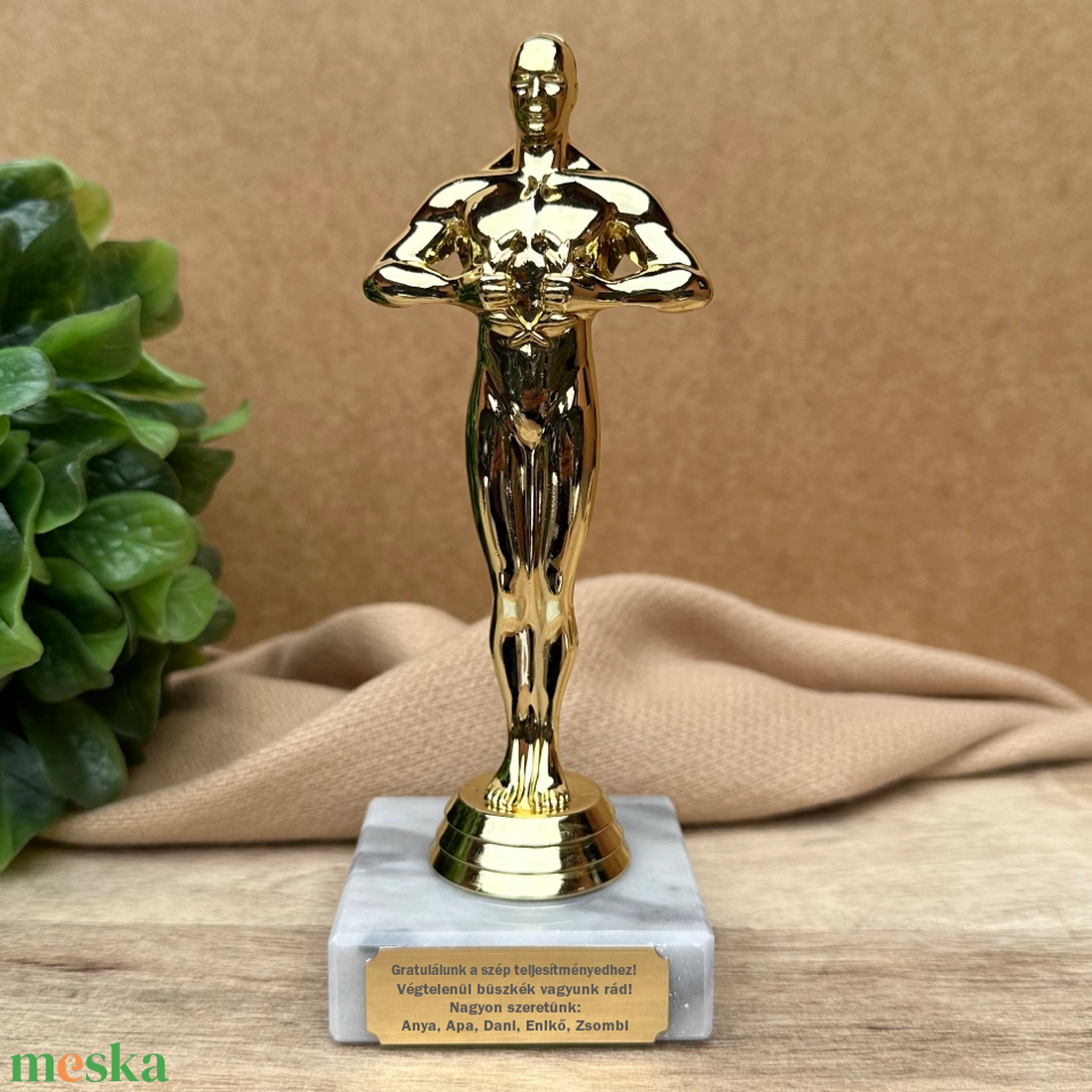 Oscar szobor gravírozással, Oscar-díj ajándék - művészet - szobor - fém - Meska.hu Oscar szobor gravírozással, Oscar-díj ajándék - művészet - szobor - fém - Meska.hu