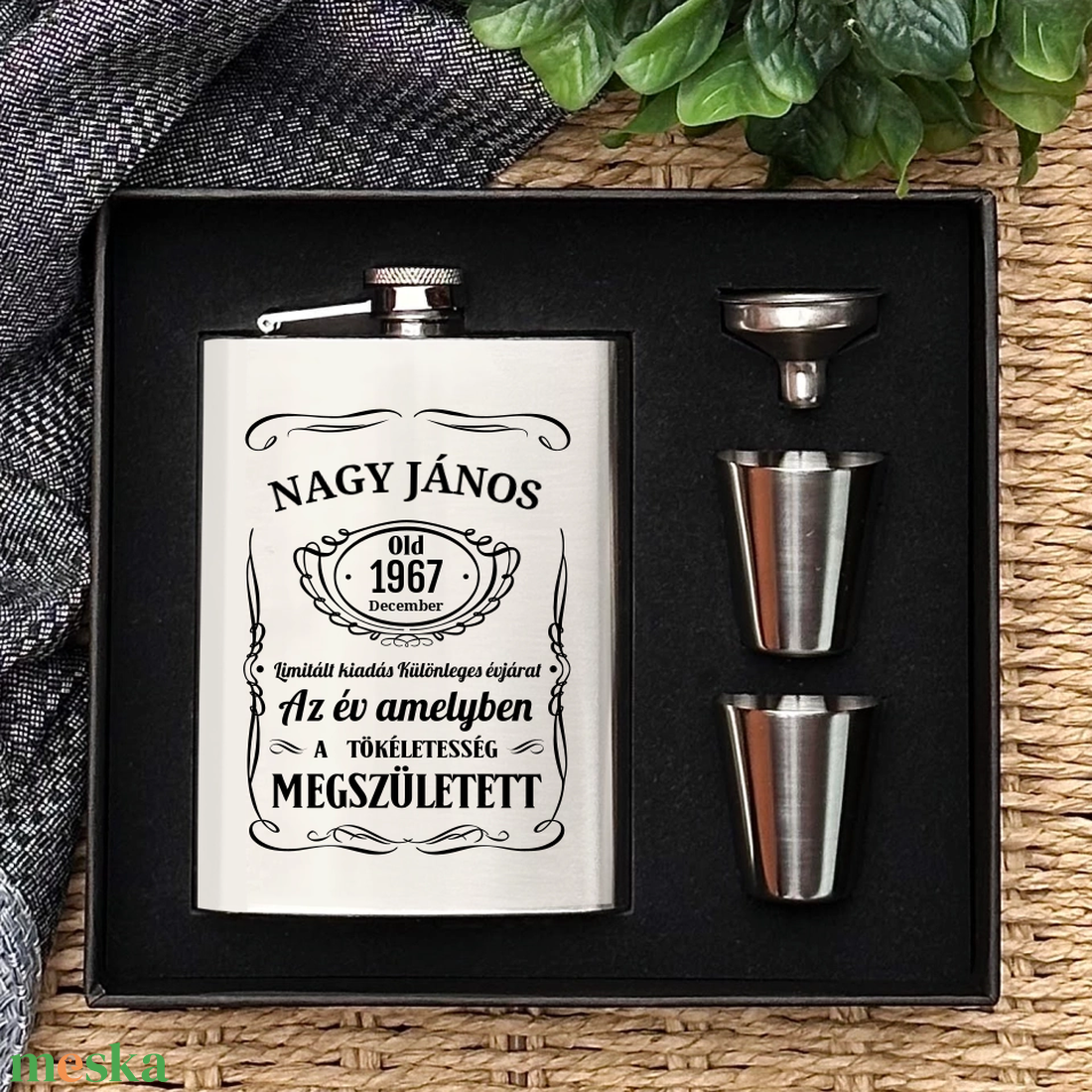 Whiskys stílusú gravírozott flaska szett - otthon & életmód - konyhafelszerelés, tálalás - flaska, csatos üveg - Meska.hu Whiskys stílusú gravírozott flaska szett - otthon & életmód - konyhafelszerelés, tálalás - flaska, csatos üveg - Meska.hu