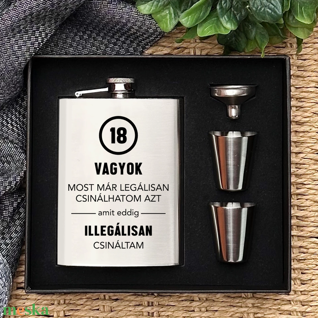 Gravírozott flaska szett 18. születésnapra - otthon & életmód - konyhafelszerelés, tálalás - flaska, csatos üveg - Meska.hu Gravírozott flaska szett 18. születésnapra - otthon & életmód - konyhafelszerelés, tálalás - flaska, csatos üveg - Meska.hu