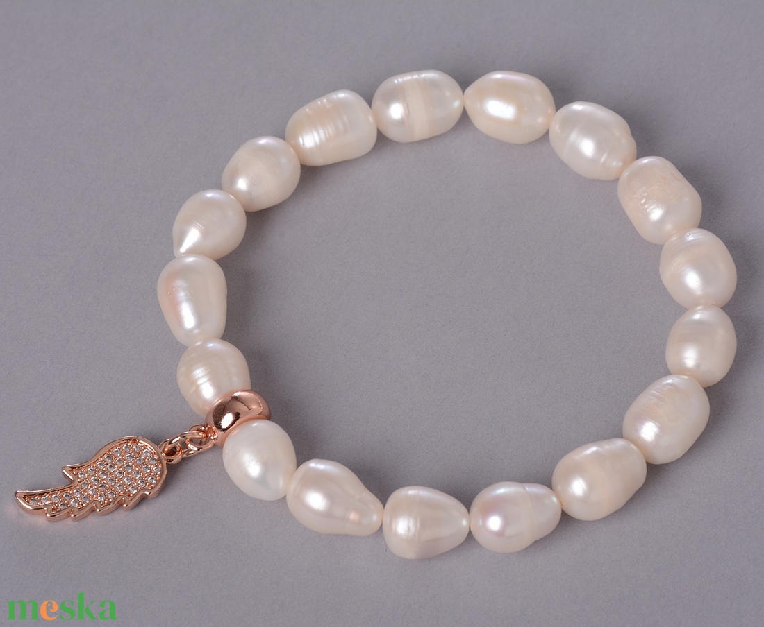 Tenyésztett édesvízi gyöngy  rosegold cirkón angyalszárnnyal  - ékszer - karkötő - gyöngyös karkötő - Meska.hu
