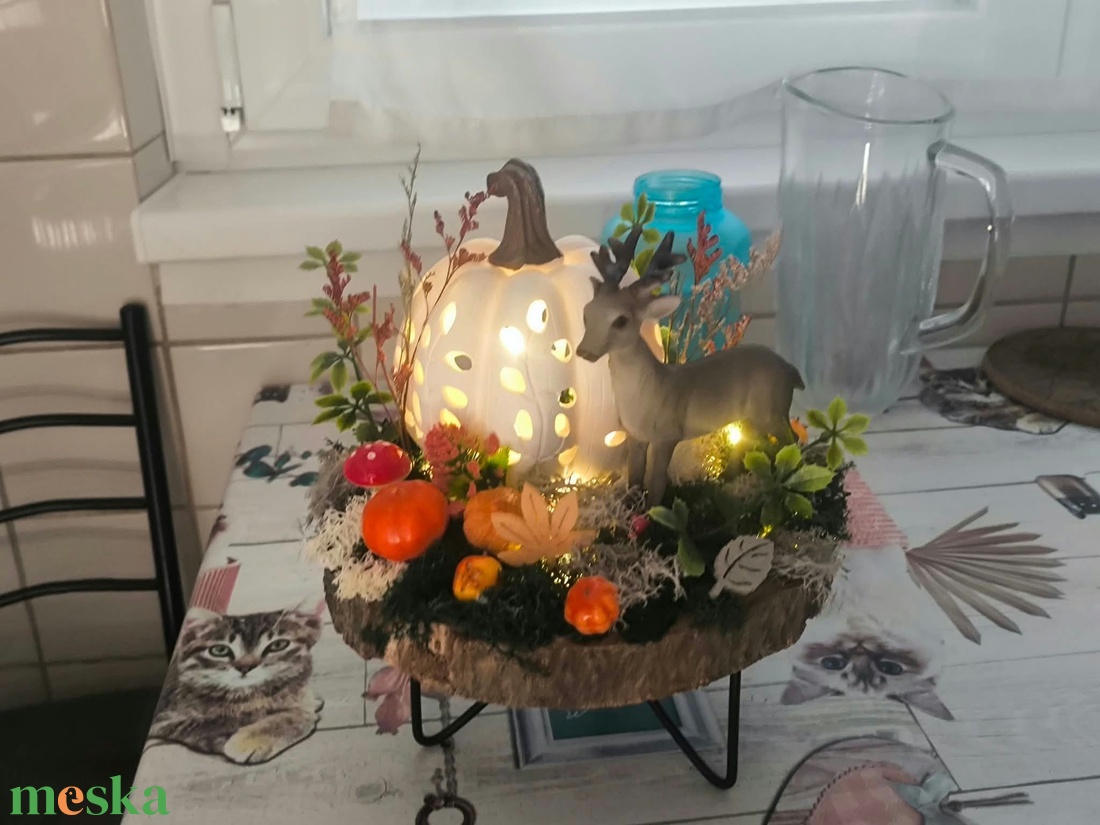 Világító tökös őszi asztaldísz szarvassal és LED fénnyel - otthon & életmód - dekoráció - asztal és polc dekoráció - asztaldísz - Meska.hu