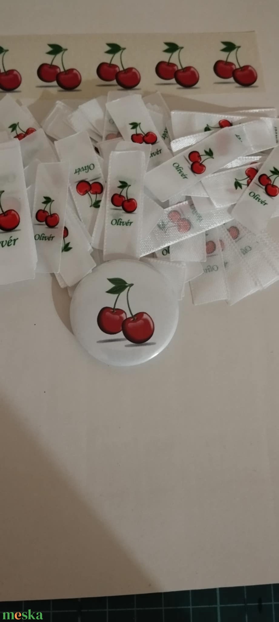 Ovis,bölcsis jel ,cseresznye varrós és öntapadós+Olivér - játék & sport - ovis felszerelés - óvodai jelek - Meska.hu Ovis,bölcsis jel ,cseresznye varrós és öntapadós+Olivér - játék & sport - ovis felszerelés - óvodai jelek - Meska.hu
