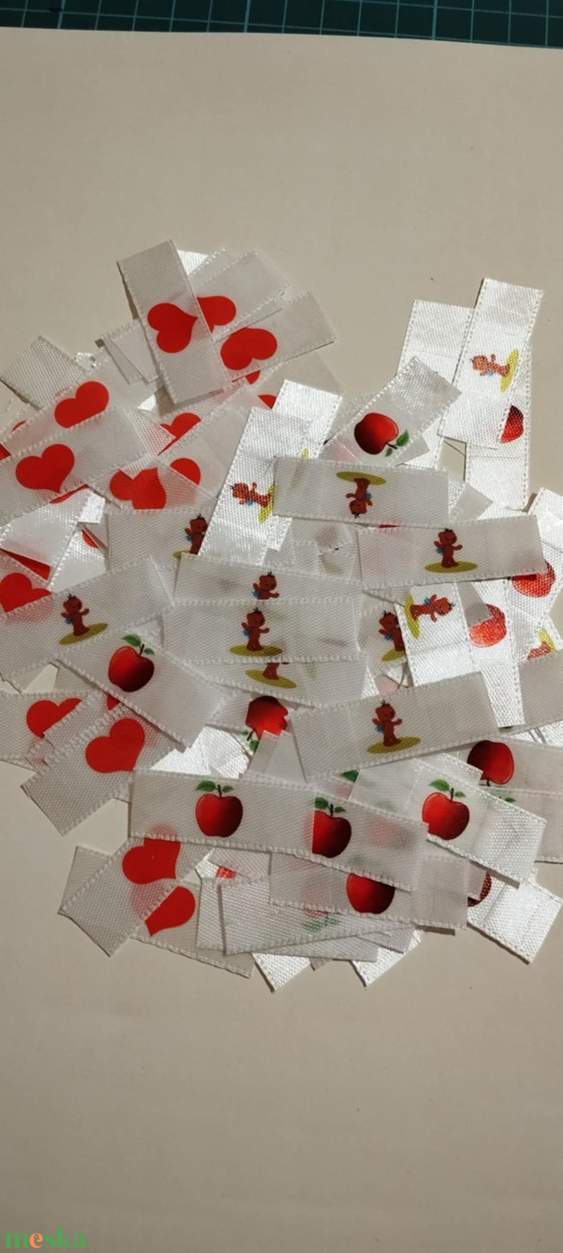 Ovis,bölcsis jelvarrós - játék & sport - ovis felszerelés - óvodai jelek - Meska.hu