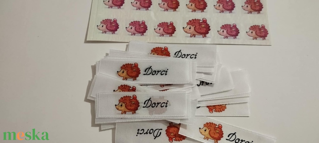 Ovis,bölcsis jel varrós.  süni+név - játék & sport - ovis felszerelés - óvodai jelek - Meska.hu