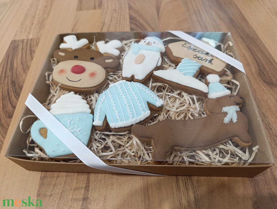Mézeskalács box - Rudolffal, Jegessel és Tacsival - karácsony - karácsonyi lakásdekoráció - ünnepi asztaldekoráció - Meska.hu Mézeskalács box - Rudolffal, Jegessel és Tacsival - karácsony - karácsonyi lakásdekoráció - ünnepi asztaldekoráció - Meska.hu