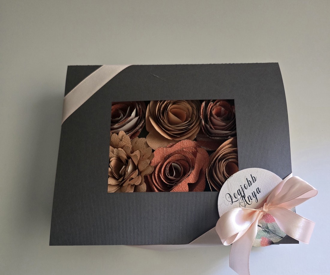 Szülőköszöntő virágbox örökrózsás - esküvő - emlék & ajándék - szülőköszöntő ajándék - Meska.hu