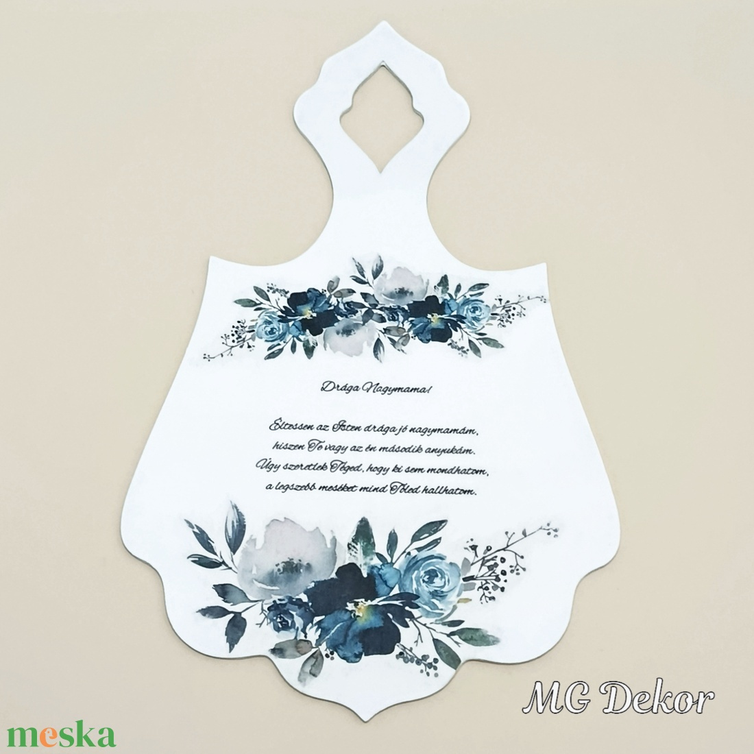 Nagymama köszöntő vágódeszka - kék virágos  - otthon & életmód - konyhafelszerelés, tálalás - konyhai dekoráció - konyhai dísz - Meska.hu