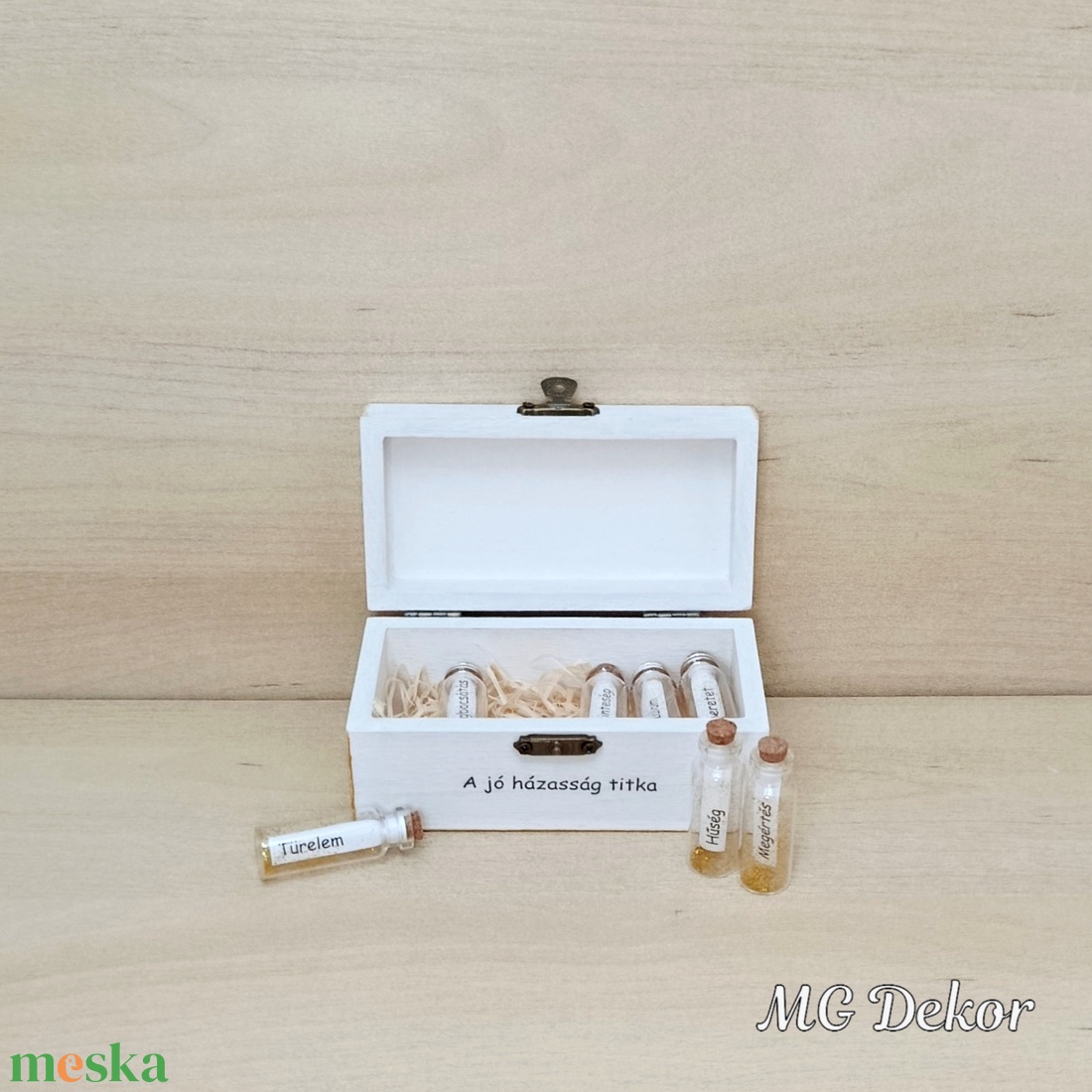 Jó házasság titka nászajándék - szív arany színű - esküvő - emlék & ajándék - nászajándék - esküvői pénzátadó doboz - Meska.hu