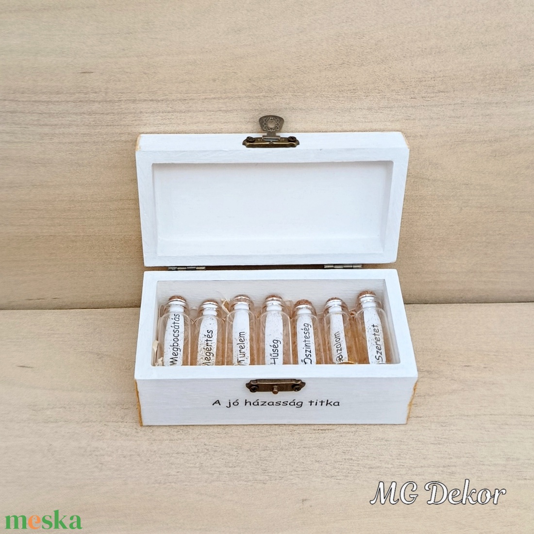 Jó házasság titka nászajándék - szív arany színű - esküvő - emlék & ajándék - nászajándék - esküvői pénzátadó doboz - Meska.hu