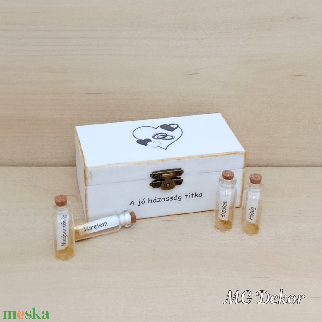 Jó házasság titka nászajándék - arany színű  - esküvő - emlék & ajándék - nászajándék - esküvői pénzátadó doboz - Meska.hu