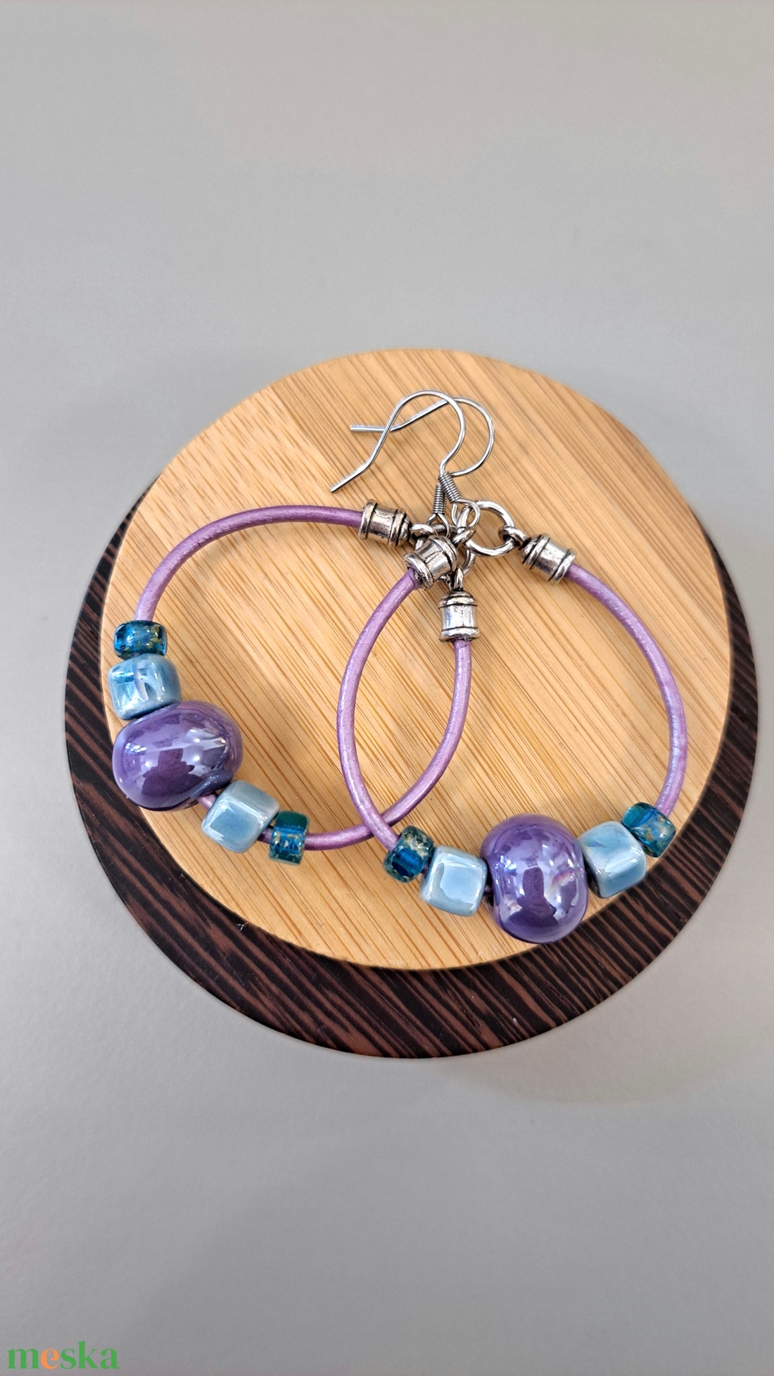 Kerámia-bőr fúlbevaló - ékszer - fülbevaló - lógó fülbevaló - Meska.hu