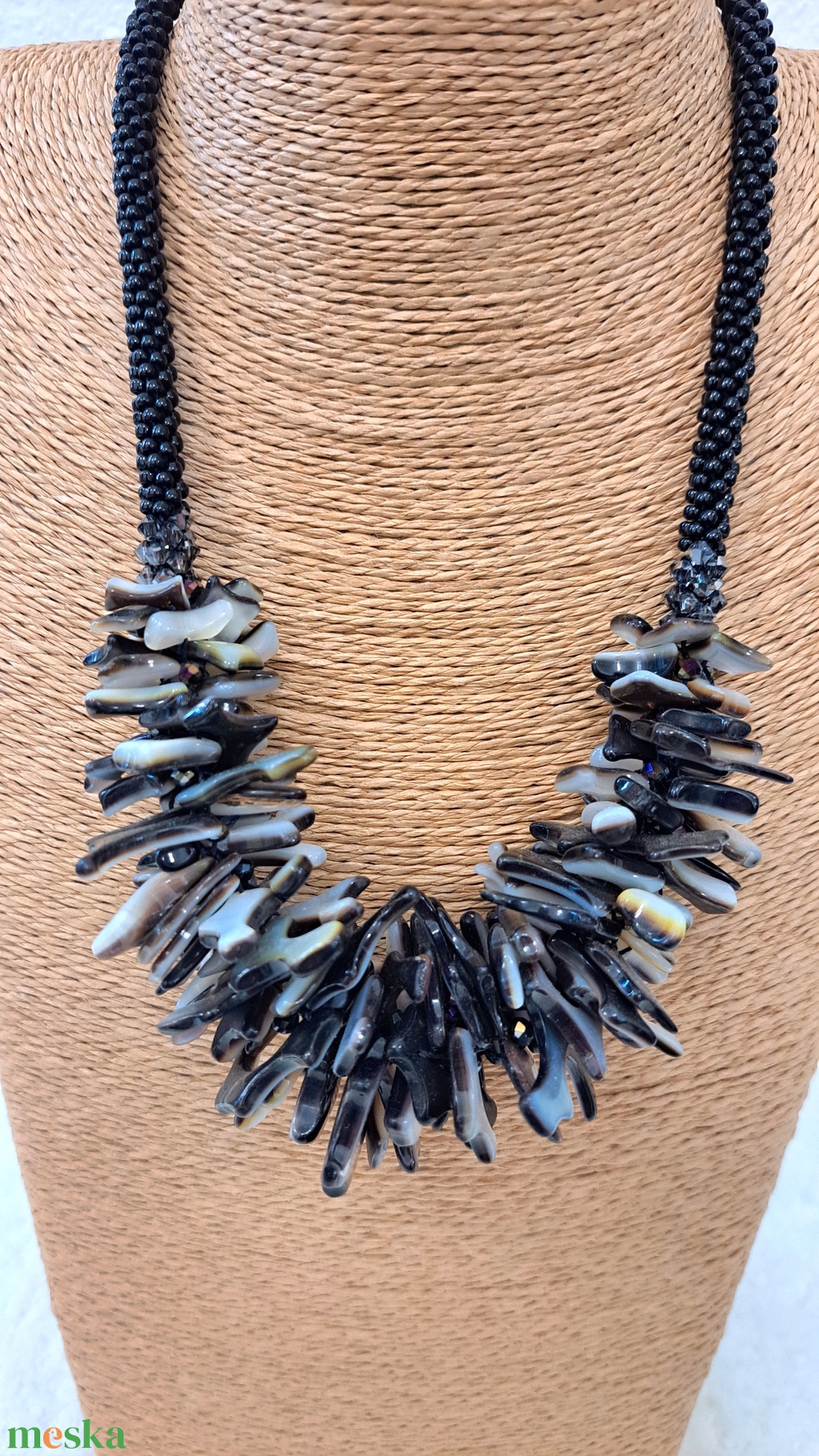 Fekete-fehér kagyló lánc - ékszer - nyaklánc - medál nélküli nyaklánc - Meska.hu
