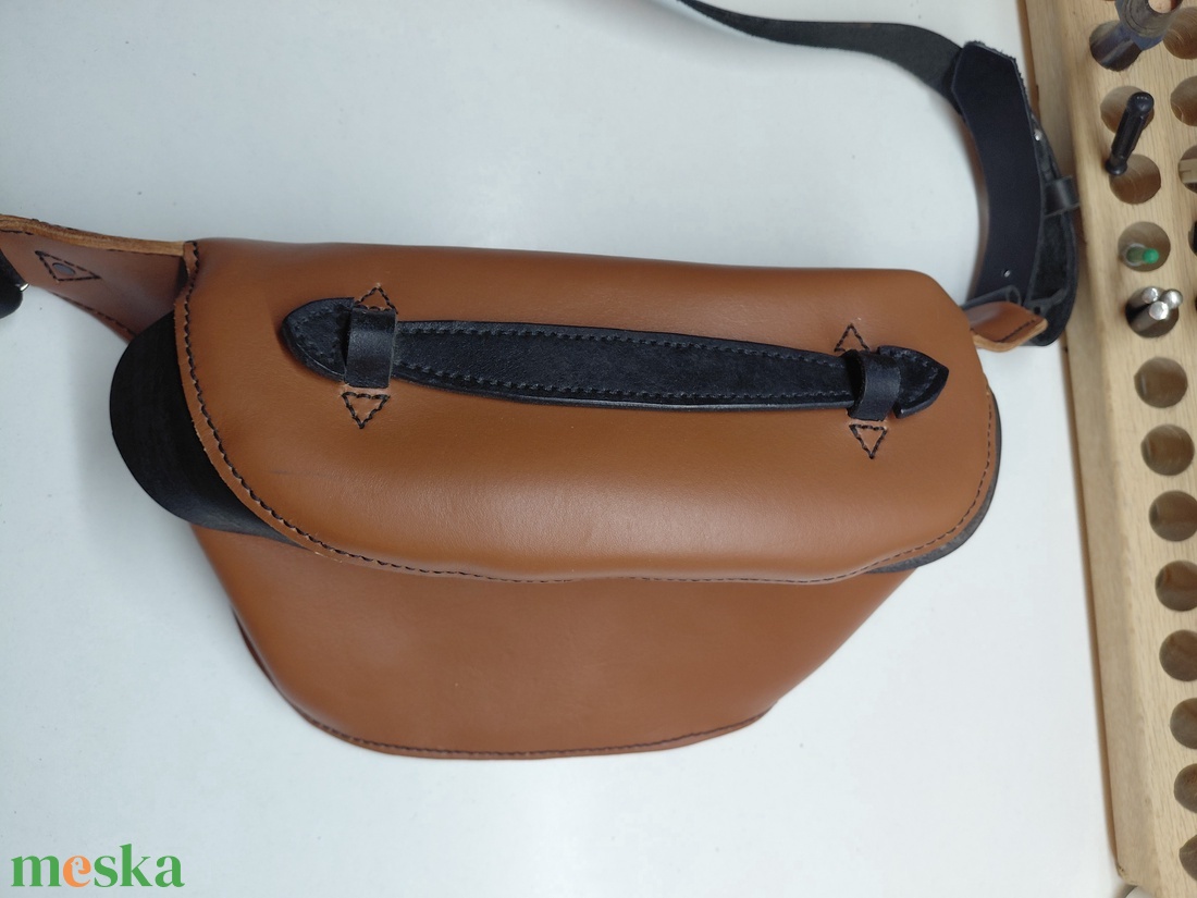 Bőr övtáska/crossbody - táska & tok - övtáska - Meska.hu