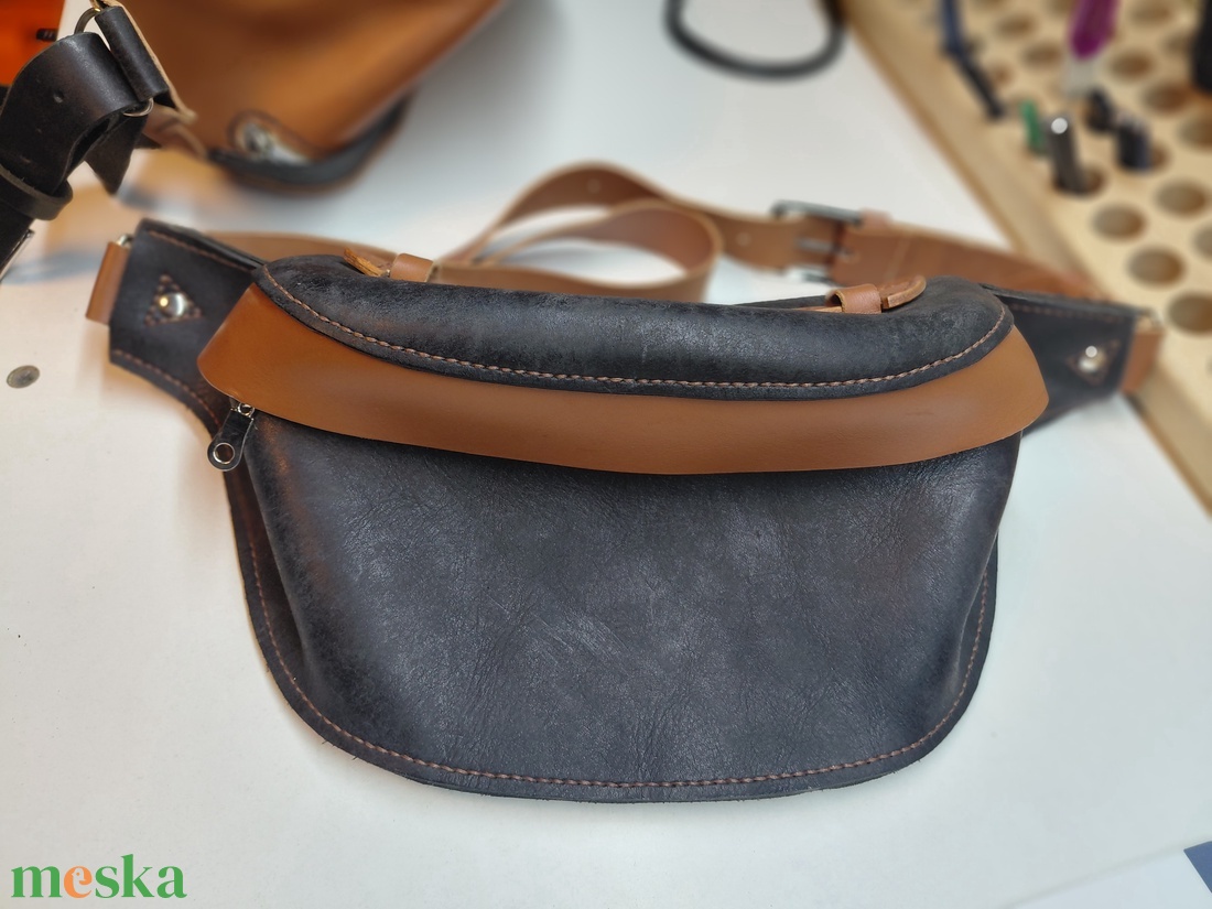 Bőr övtáska/crossbody - táska & tok - övtáska - Meska.hu