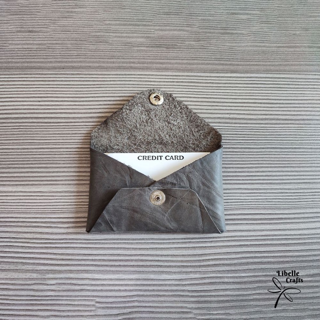 Gyűrt szürke egyfakkos kártyatartó - táska & tok - pénztárca & más tok - kártyatartó & irattartó - Meska.hu