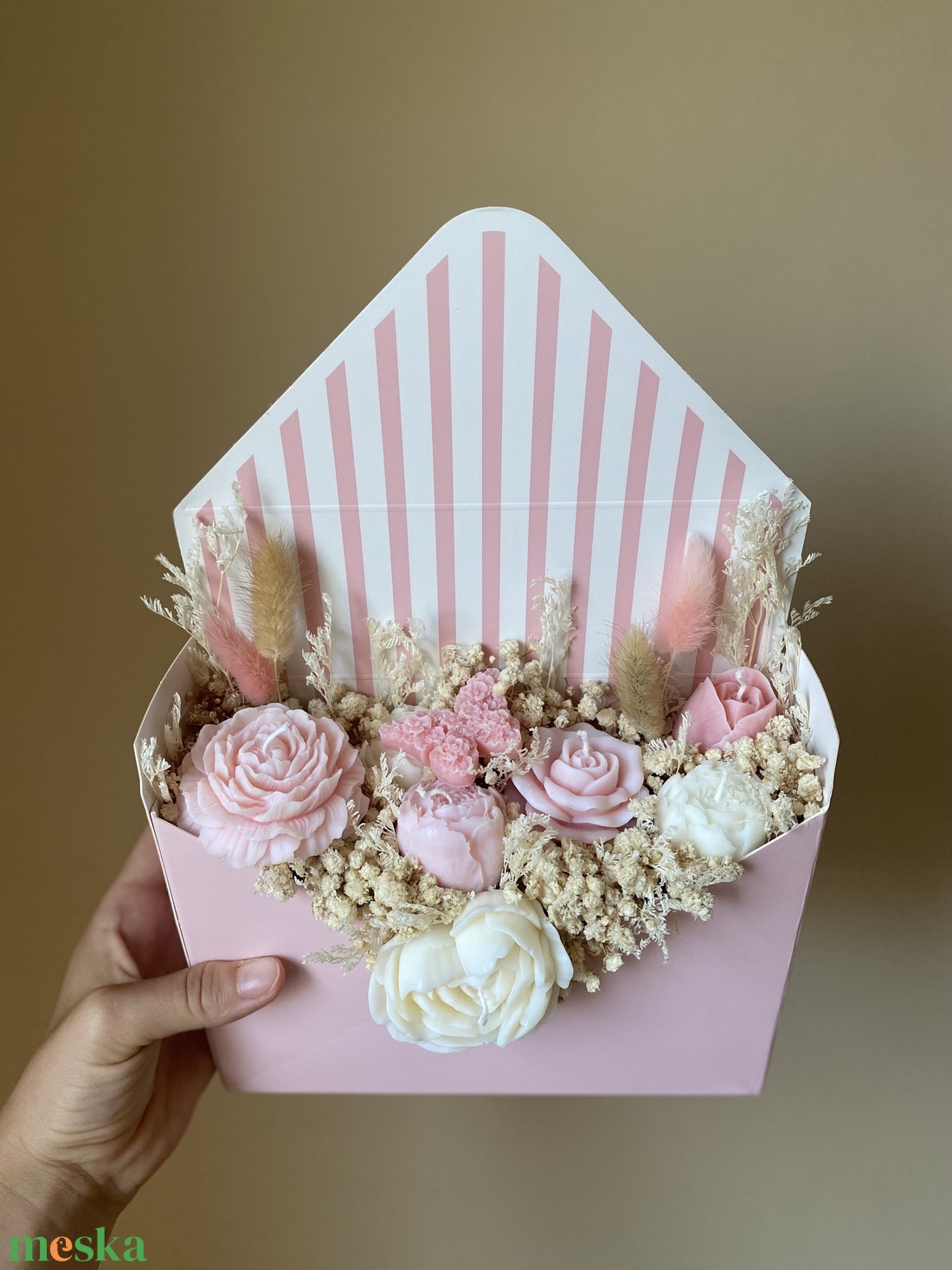 Gyertya virágbox borítékdobozban (szójagyertyából) - kézműves ajándék bármilyen alkalomra - otthon & életmód - gyertya, illat, aroma - gyertya - Meska.hu Gyertya virágbox borítékdobozban (szójagyertyából) - kézműves ajándék bármilyen alkalomra - otthon & életmód - gyertya, illat, aroma - gyertya - Meska.hu