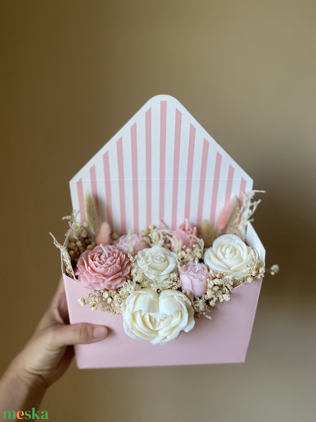 Gyertya virágbox borítékdobozban (szójagyertyából) - kézműves ajándék bármilyen alkalomra - otthon & életmód - gyertya, illat, aroma - gyertya - Meska.hu Gyertya virágbox borítékdobozban (szójagyertyából) - kézműves ajándék bármilyen alkalomra - otthon & életmód - gyertya, illat, aroma - gyertya - Meska.hu