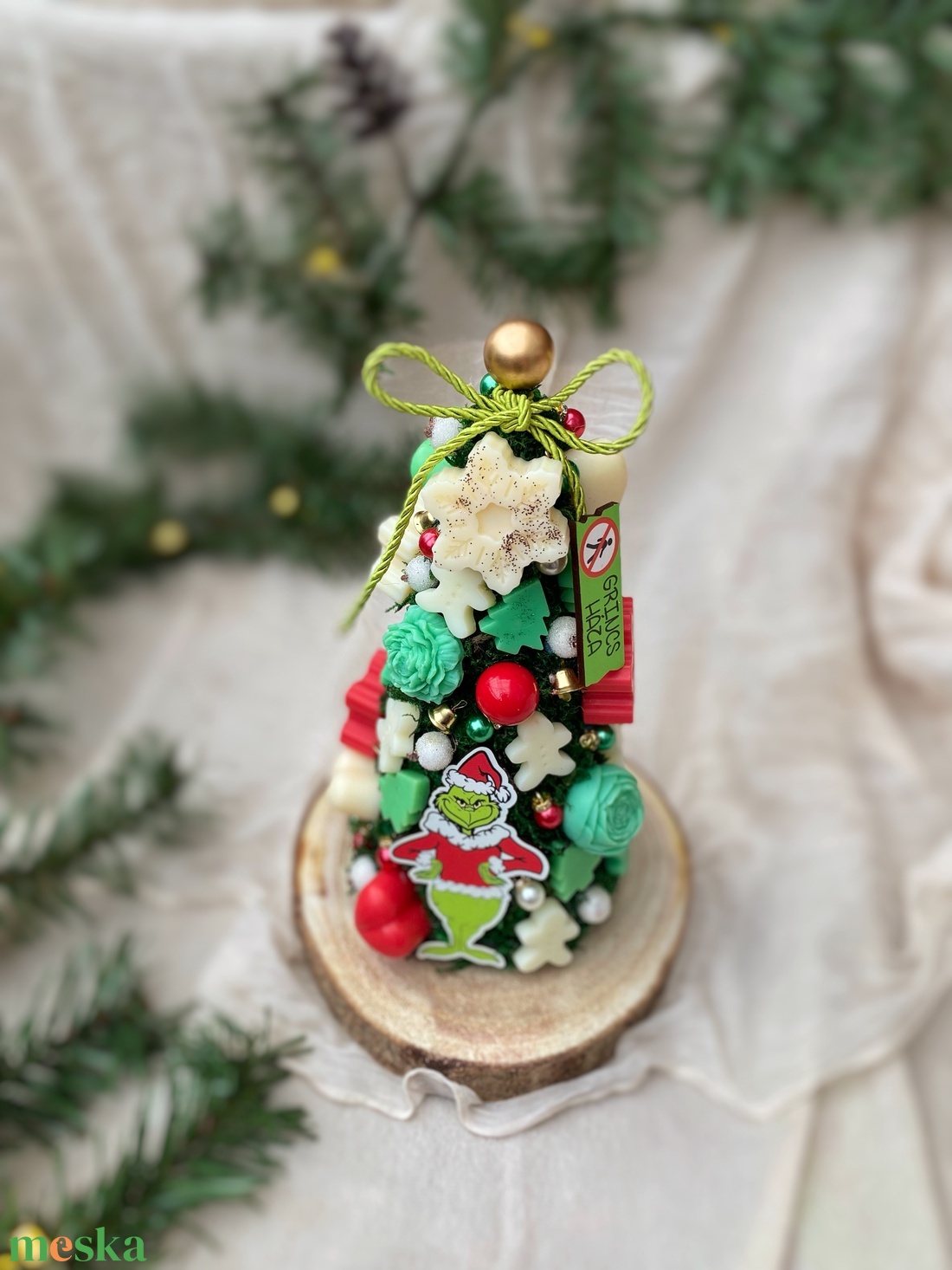 Grincs inspirálta dísz forralt bor illatú illatviasszal (szójaviaszból) - otthon & életmód - gyertya, illat, aroma - gyertya - Meska.hu