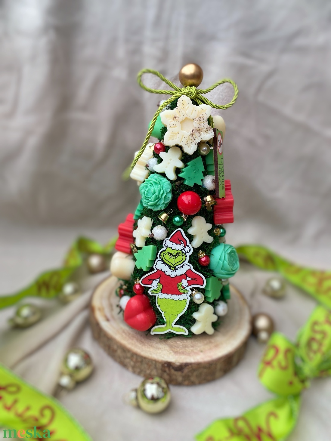 Grincs inspirálta dísz forralt bor illatú illatviasszal (szójaviaszból) - otthon & életmód - gyertya, illat, aroma - gyertya - Meska.hu