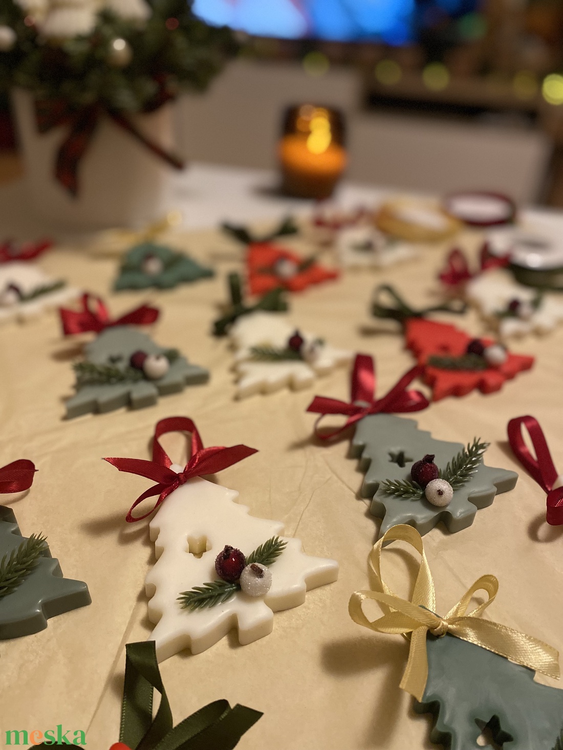 Karácsonyi illatviasz, karácsonyfa dísz (szójagyertya) - kézműves ajándék bármilyen alkalomra - otthon & életmód - gyertya, illat, aroma - gyertya - Meska.hu