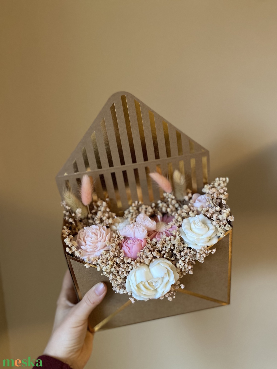 Gyertya virágbox borítékdobozban (szójagyertyából) - kézműves ajándék bármilyen alkalomra - otthon & életmód - gyertya, illat, aroma - gyertya - Meska.hu