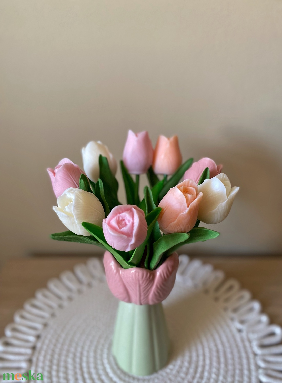 Gyertya tulipán élethű szárral kerámia kaspóban (szójagyertya) - Nőnapra, Anyák napjára vagy más alkalomra - otthon & életmód - gyertya, illat, aroma - gyertya - Meska.hu
