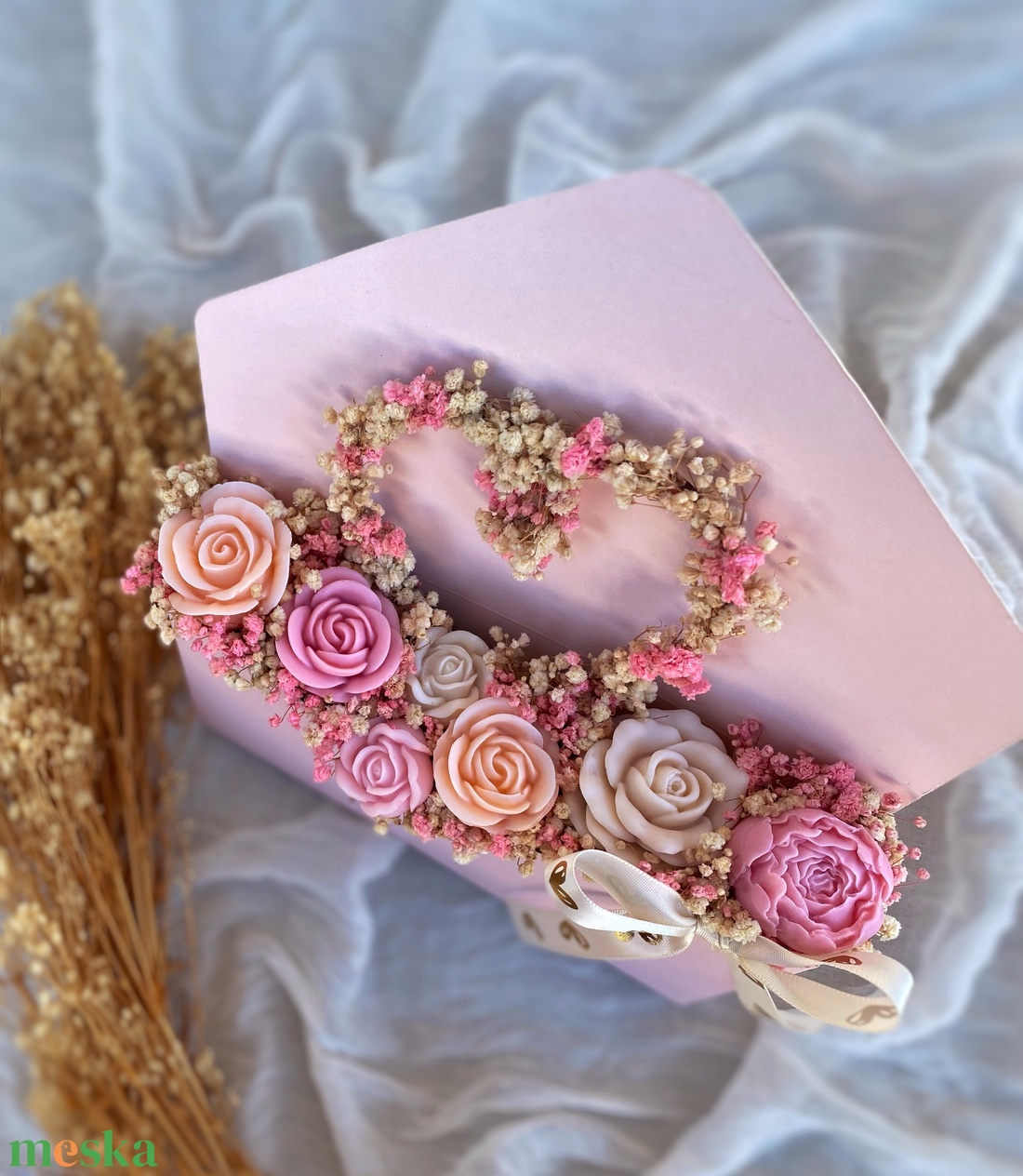 Illatviasz virágbox borítékdobozban (szójagyertyából) - Esküvőre, Anyák napjára és más alkalmakra egyaránt - otthon & életmód - gyertya, illat, aroma - gyertya - Meska.hu