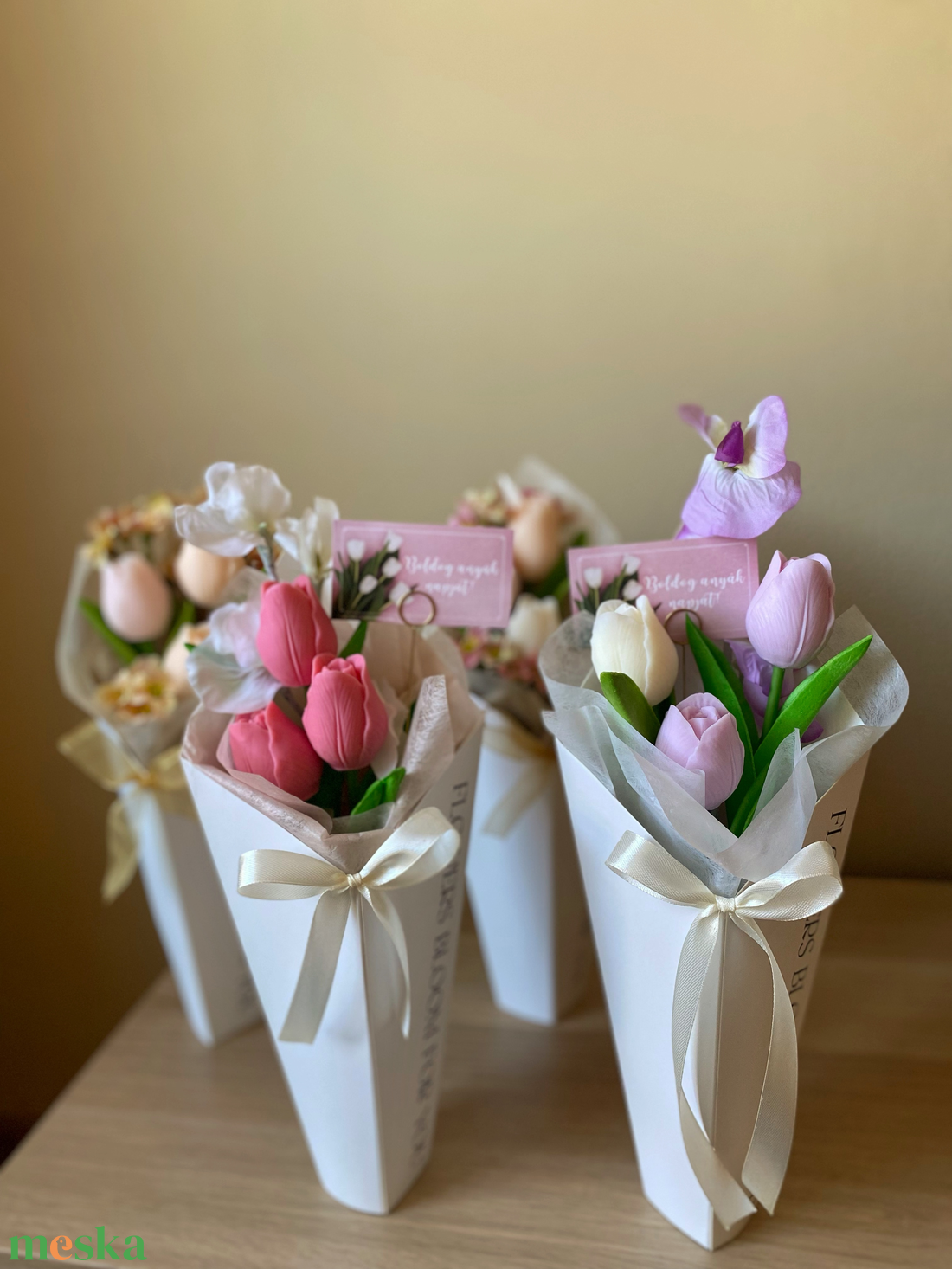 Illatos tulipán csokor (szójaviaszból) - kézműves ajándék Pedagógusnapra, Anyák napjára vagy más alkalomra - otthon & életmód - gyertya, illat, aroma - gyertya - Meska.hu