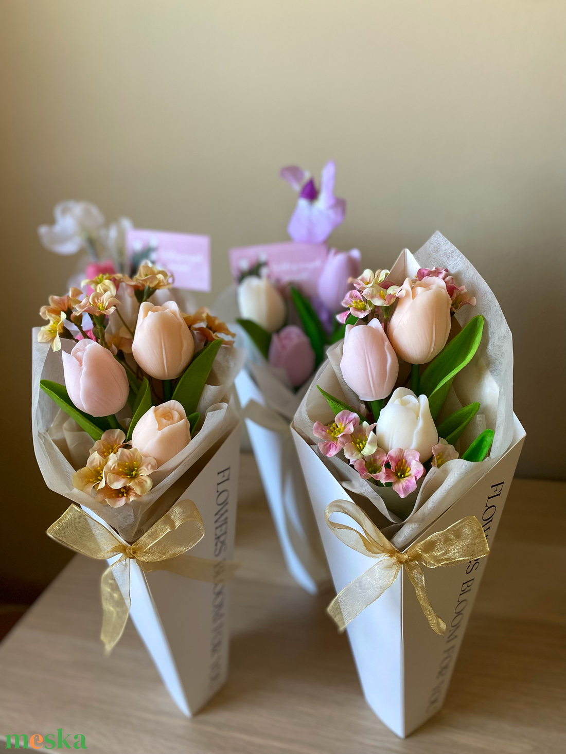 Illatos tulipán csokor (szójaviaszból) - kézműves ajándék Pedagógusnapra, Anyák napjára vagy más alkalomra - otthon & életmód - gyertya, illat, aroma - gyertya - Meska.hu