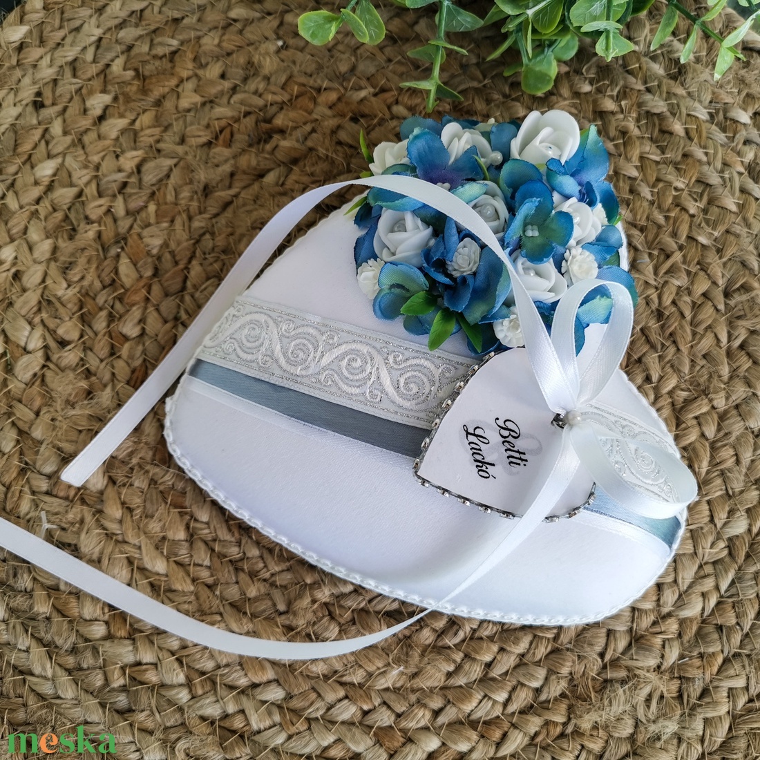 Sweet Hortensia esküvői gyűrűpárna - esküvő - kiegészítők - gyűrűtartó & gyűrűpárna - Meska.hu Sweet Hortensia esküvői gyűrűpárna - esküvő - kiegészítők - gyűrűtartó & gyűrűpárna - Meska.hu