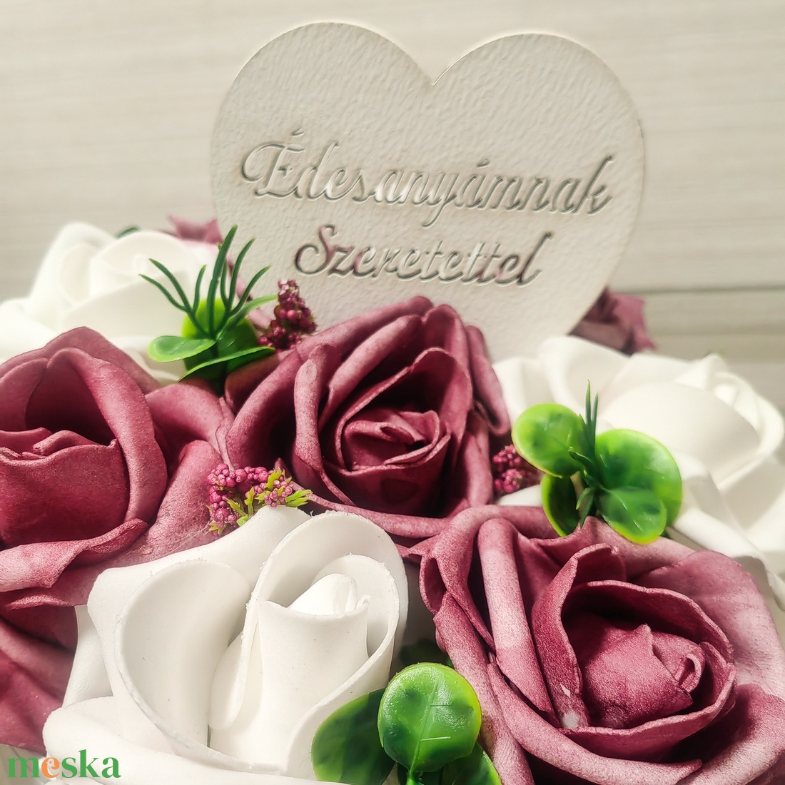 Mélylila-fehér szülőköszöntő virágdoboz - esküvő - emlék & ajándék - szülőköszöntő ajándék - Meska.hu