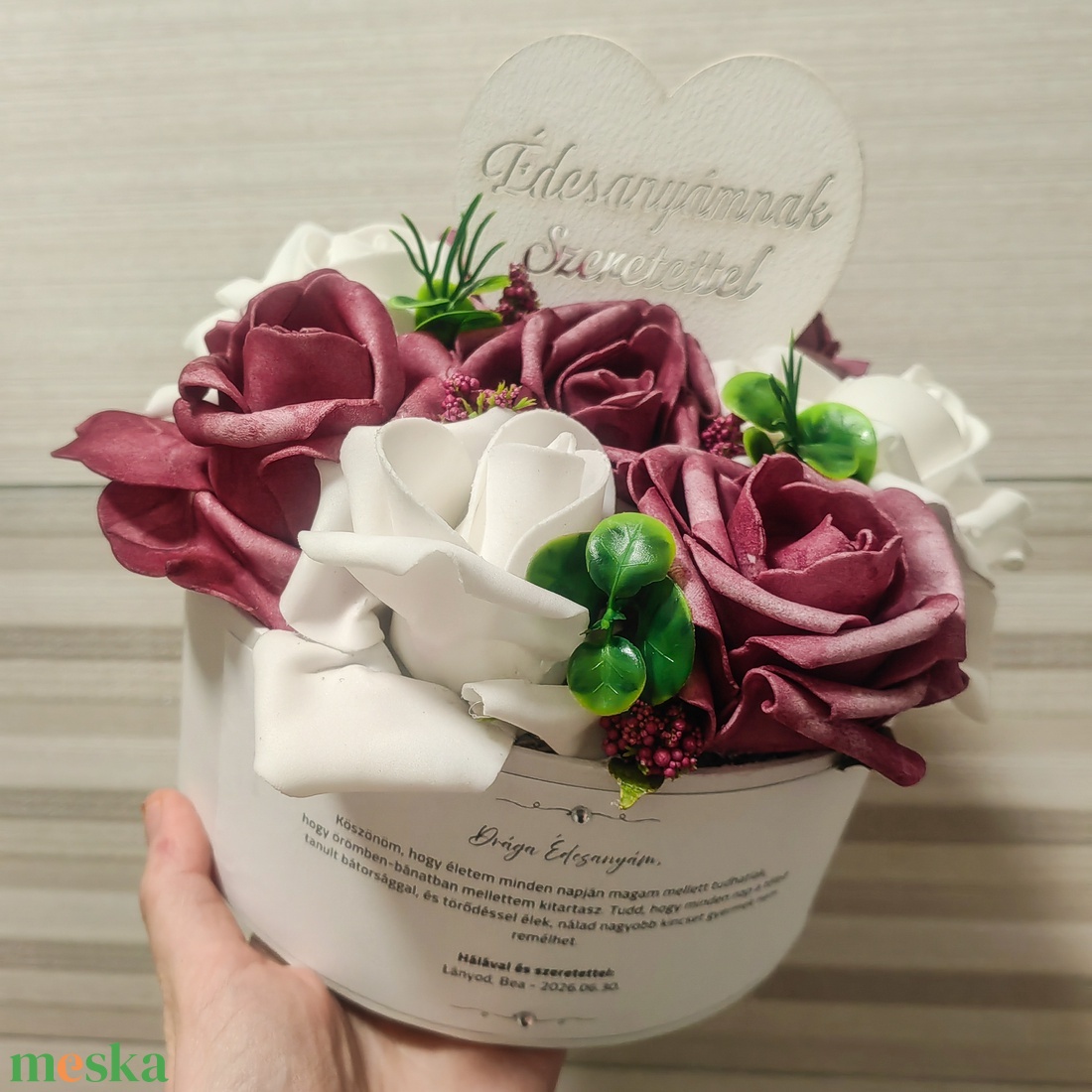 Mélylila-fehér szülőköszöntő virágdoboz - esküvő - emlék & ajándék - szülőköszöntő ajándék - Meska.hu