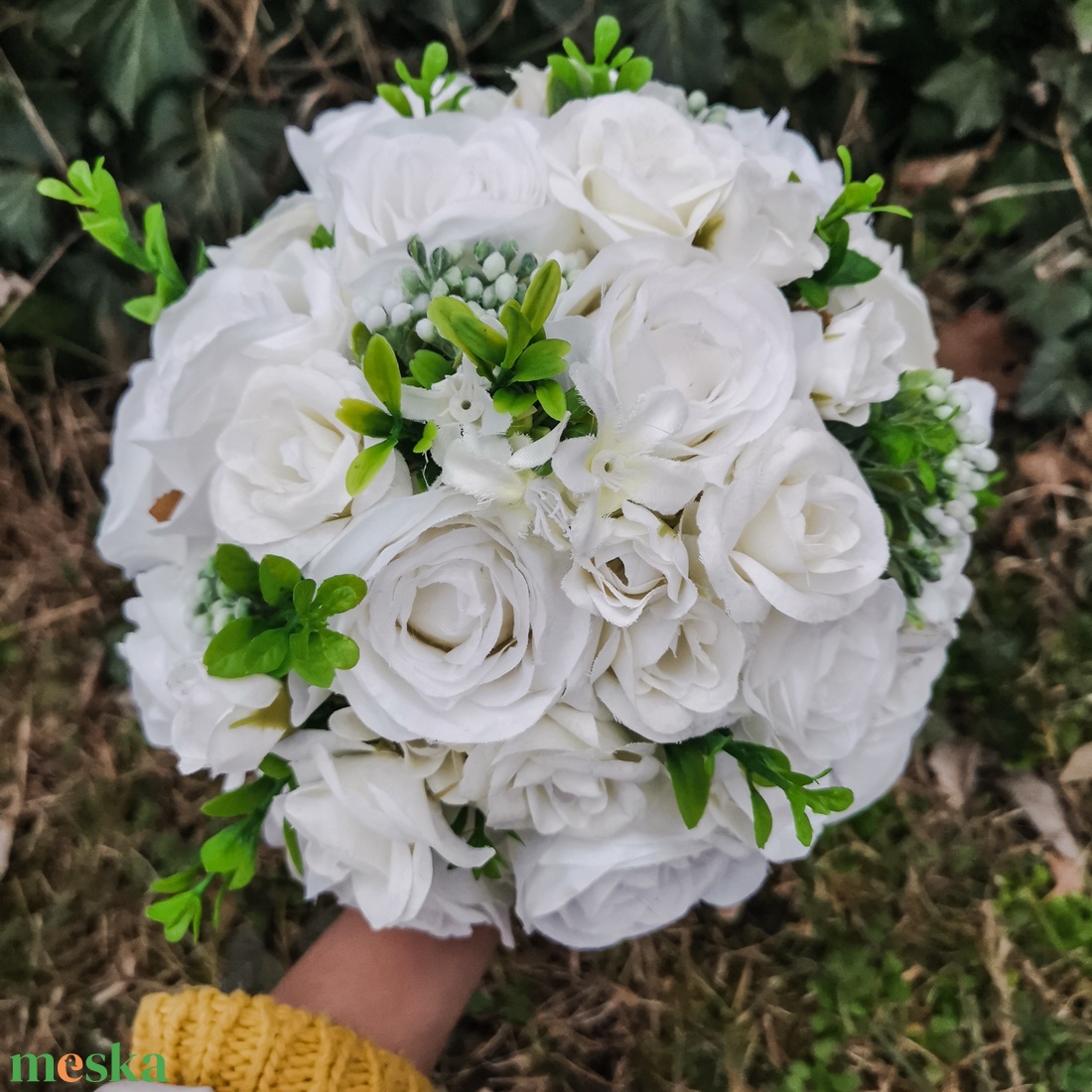 Fehér hangsúlyos esküvői csokor - esküvő - menyasszonyi- és dobócsokor - Meska.hu