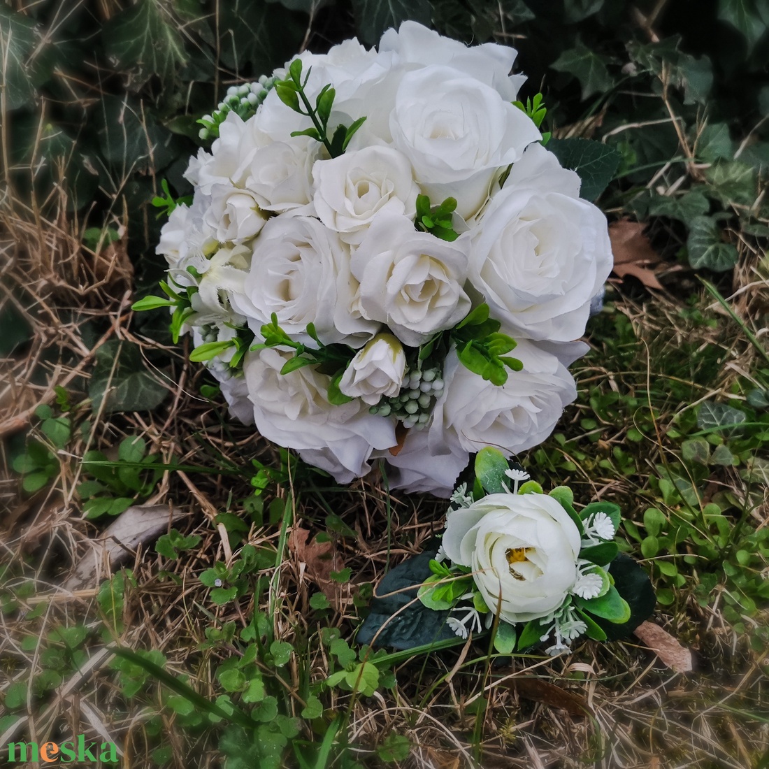 Fehér hangsúlyos esküvői csokor - esküvő - menyasszonyi- és dobócsokor - Meska.hu