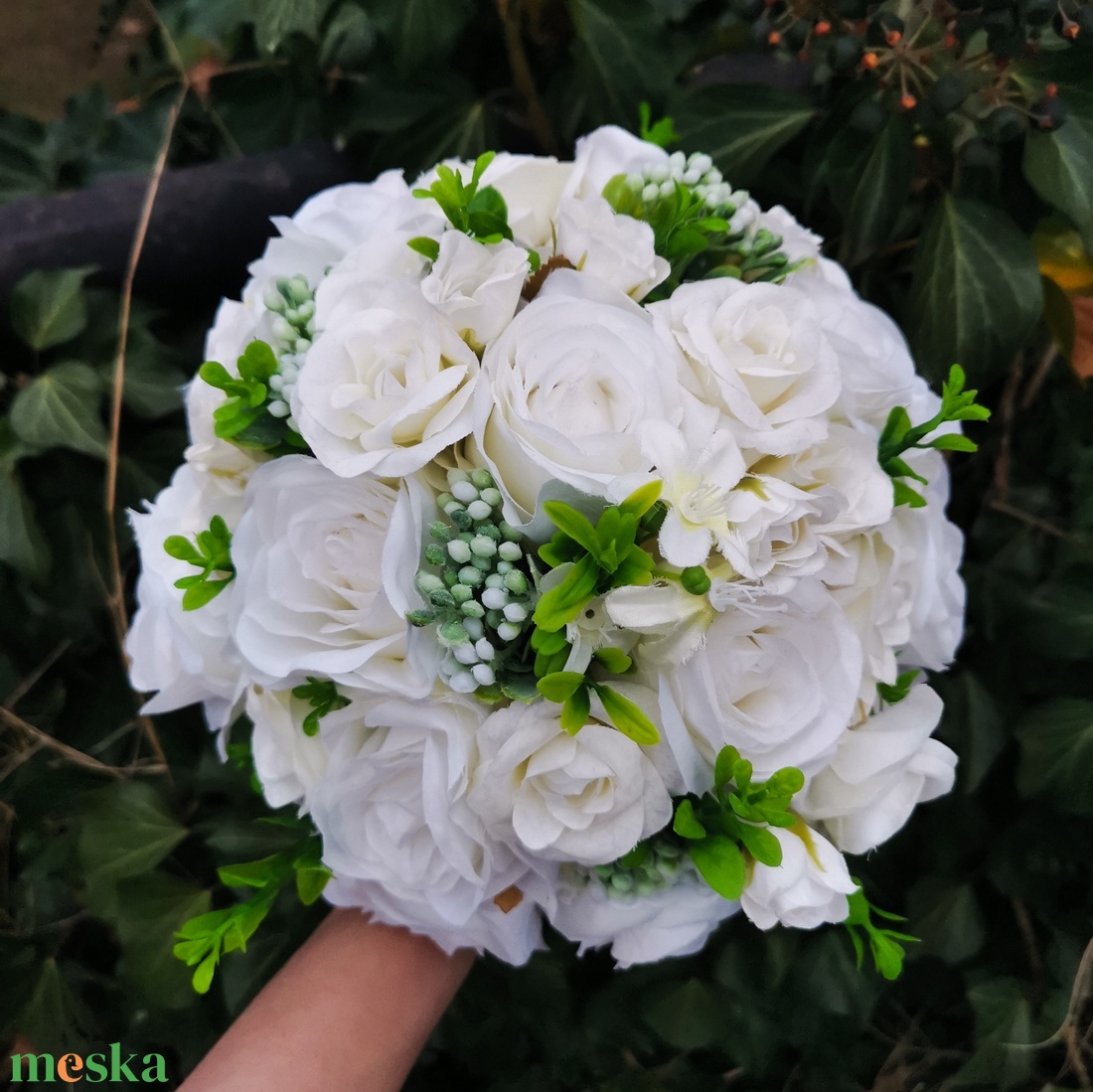 Fehér hangsúlyos esküvői csokor - esküvő - menyasszonyi- és dobócsokor - Meska.hu