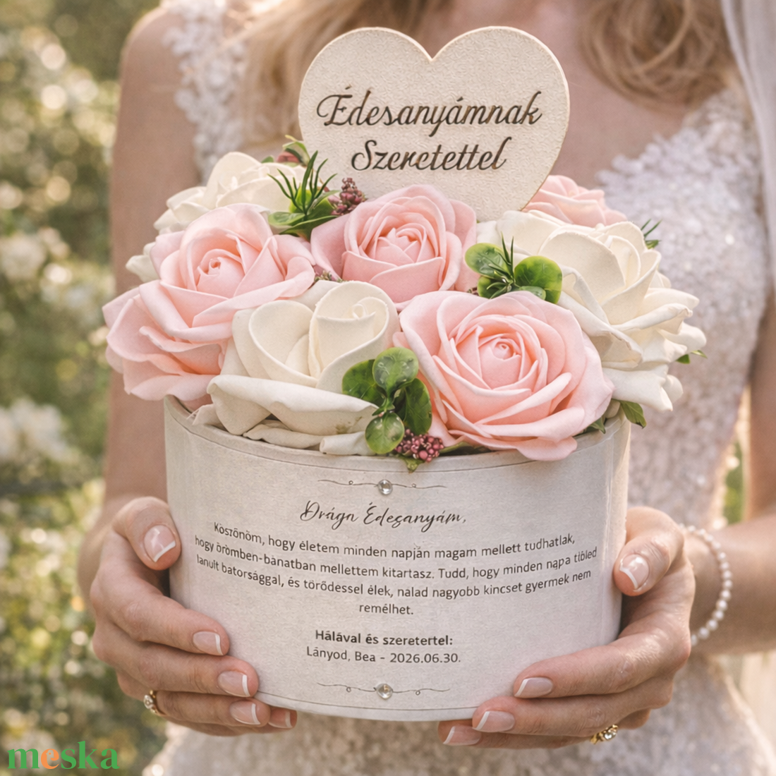 Rózsaszín-fehér szülőköszöntő virágdoboz - esküvő - emlék & ajándék - szülőköszöntő ajándék - Meska.hu