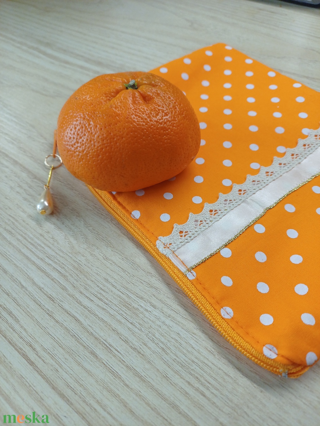 Narancssárga pöttyös nesszeszer  - táska & tok - neszesszer - Meska.hu