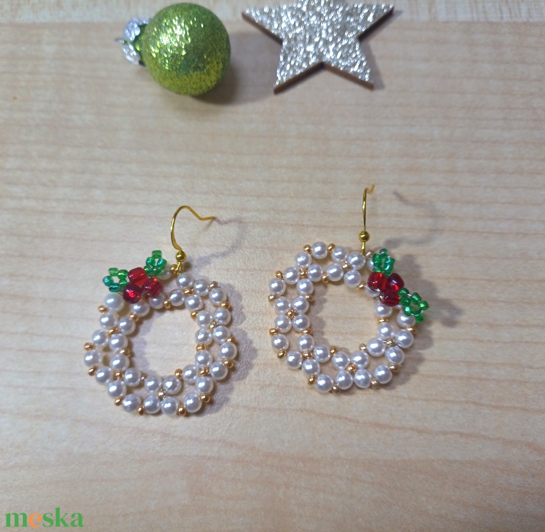 Fehér-arany koszorú magyallal - fülbevaló - ékszer - fülbevaló - lógós kerek fülbevaló - Meska.hu