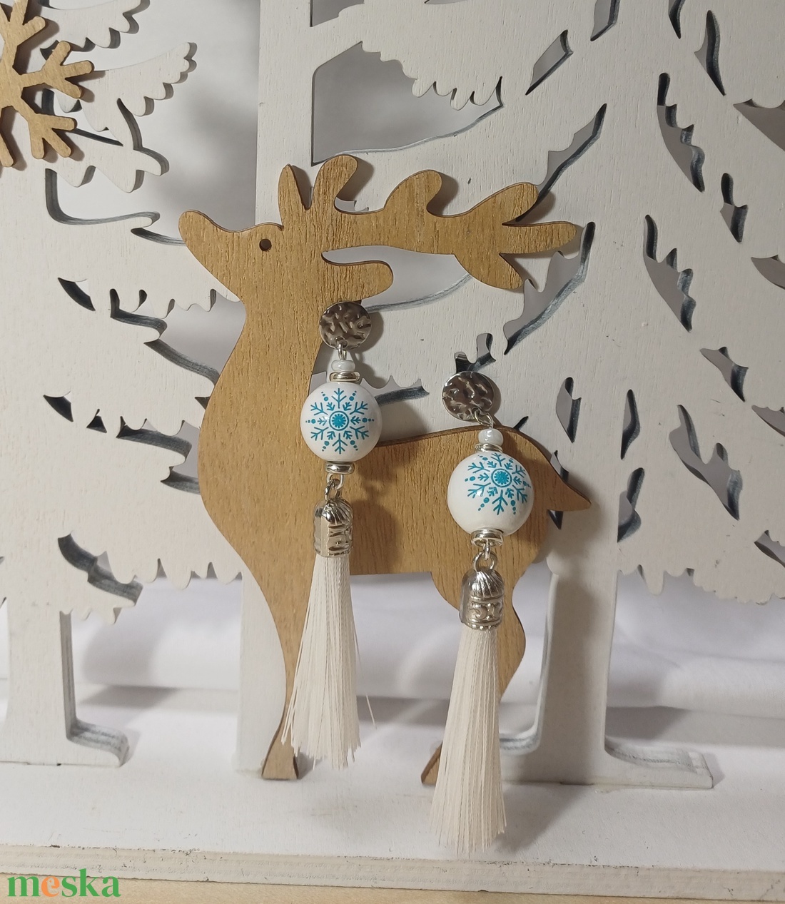 Téli fehér bojtos fülbevaló - ékszer - fülbevaló - rojtos fülbevaló - Meska.hu