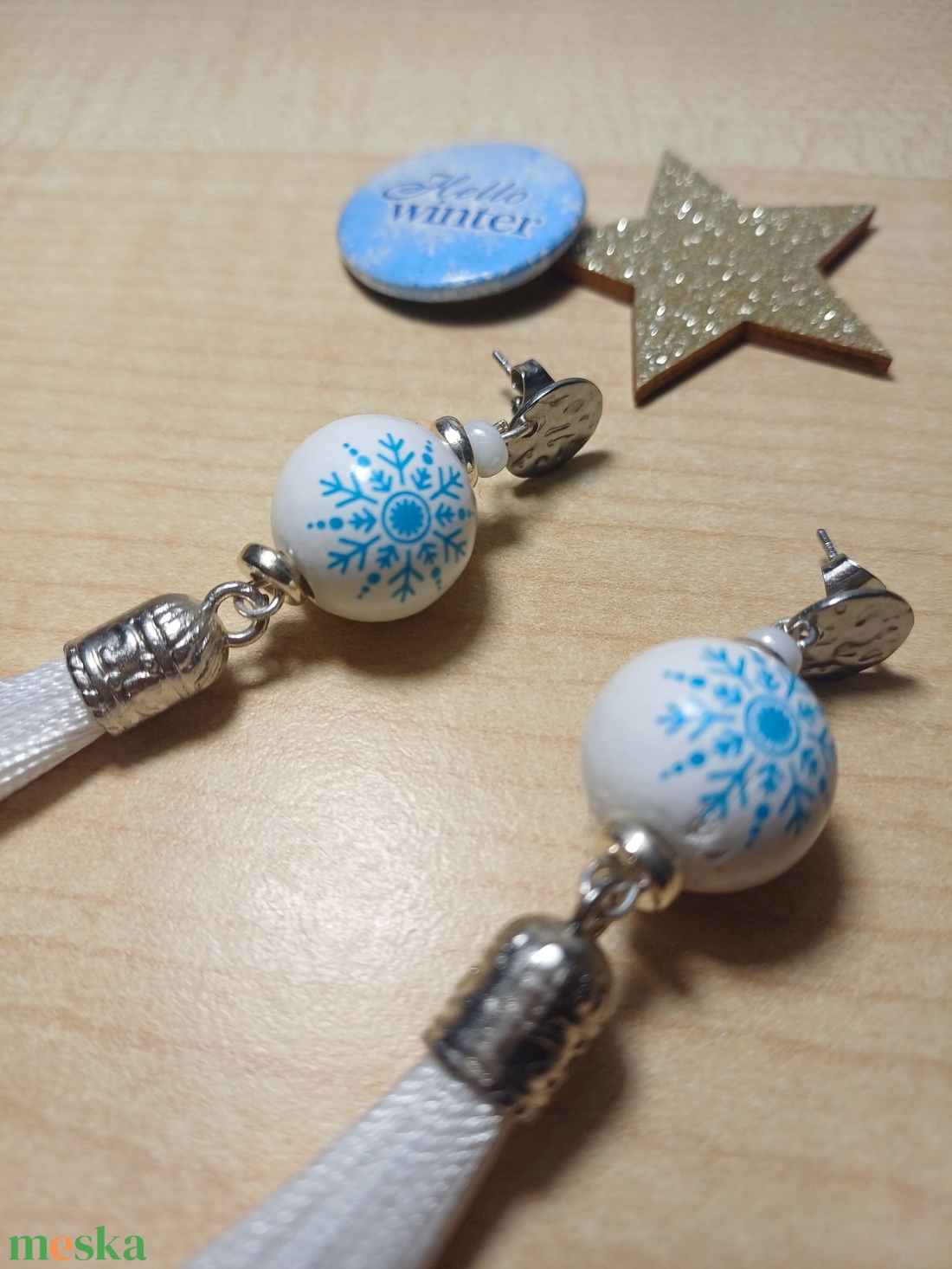 Téli fehér bojtos fülbevaló - ékszer - fülbevaló - rojtos fülbevaló - Meska.hu