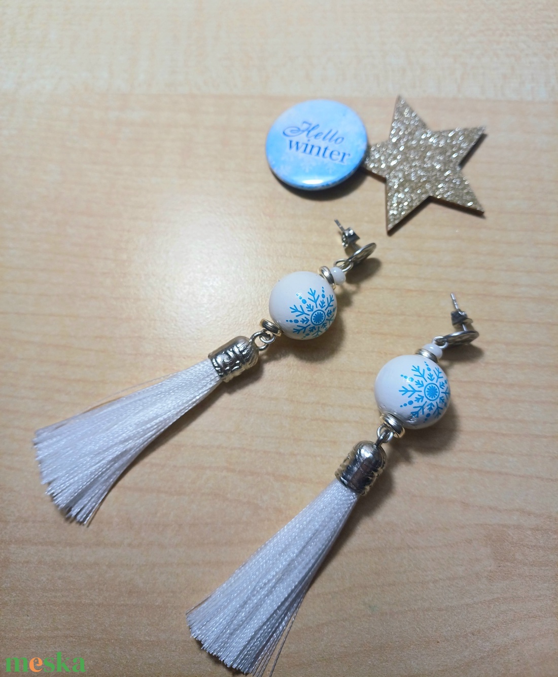 Téli fehér bojtos fülbevaló - ékszer - fülbevaló - rojtos fülbevaló - Meska.hu