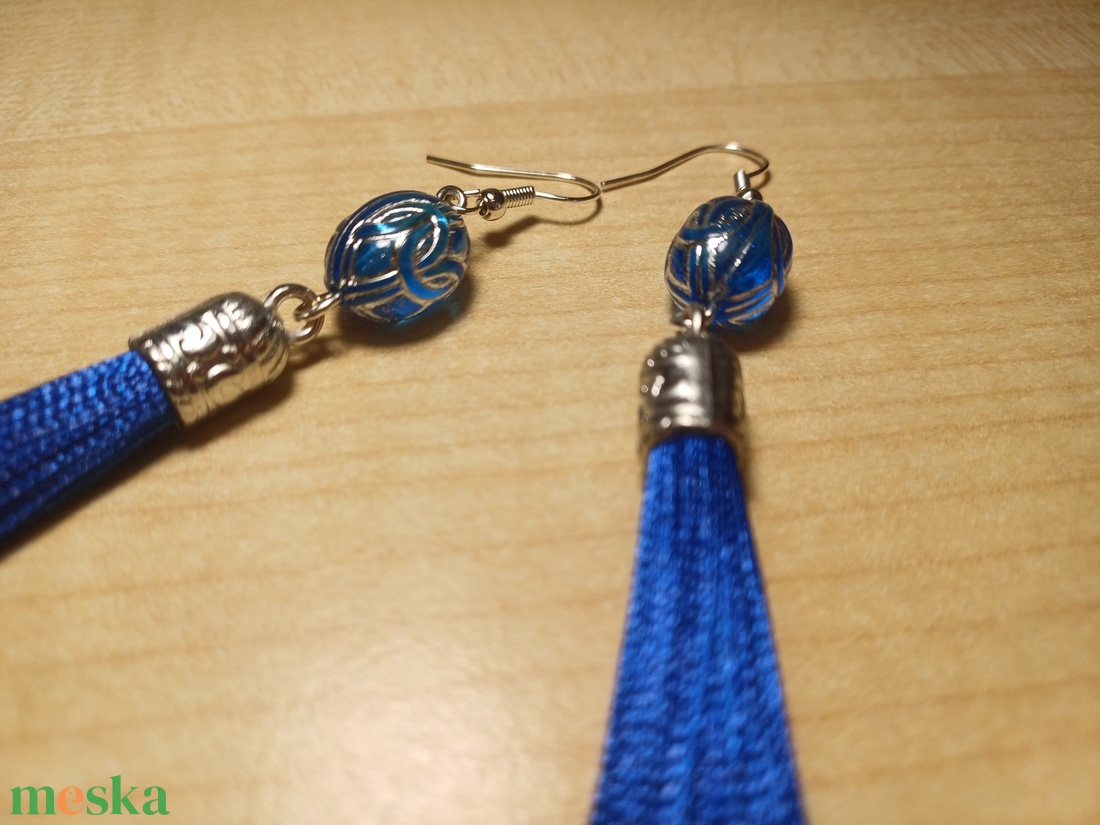 Sötétkék-ezüst bojtos fülbevaló - ékszer - fülbevaló - rojtos fülbevaló - Meska.hu