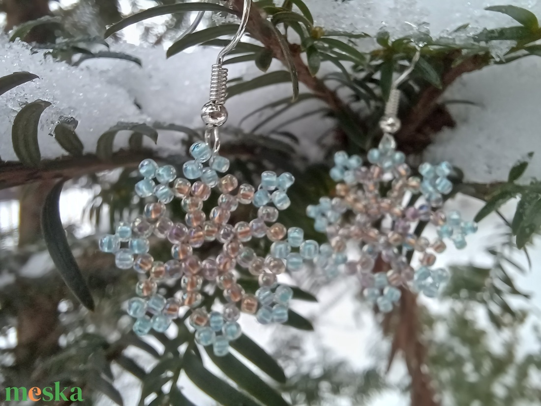 Kékes-lilás hópehely fülbevaló - ékszer - fülbevaló - lógós kerek fülbevaló - Meska.hu