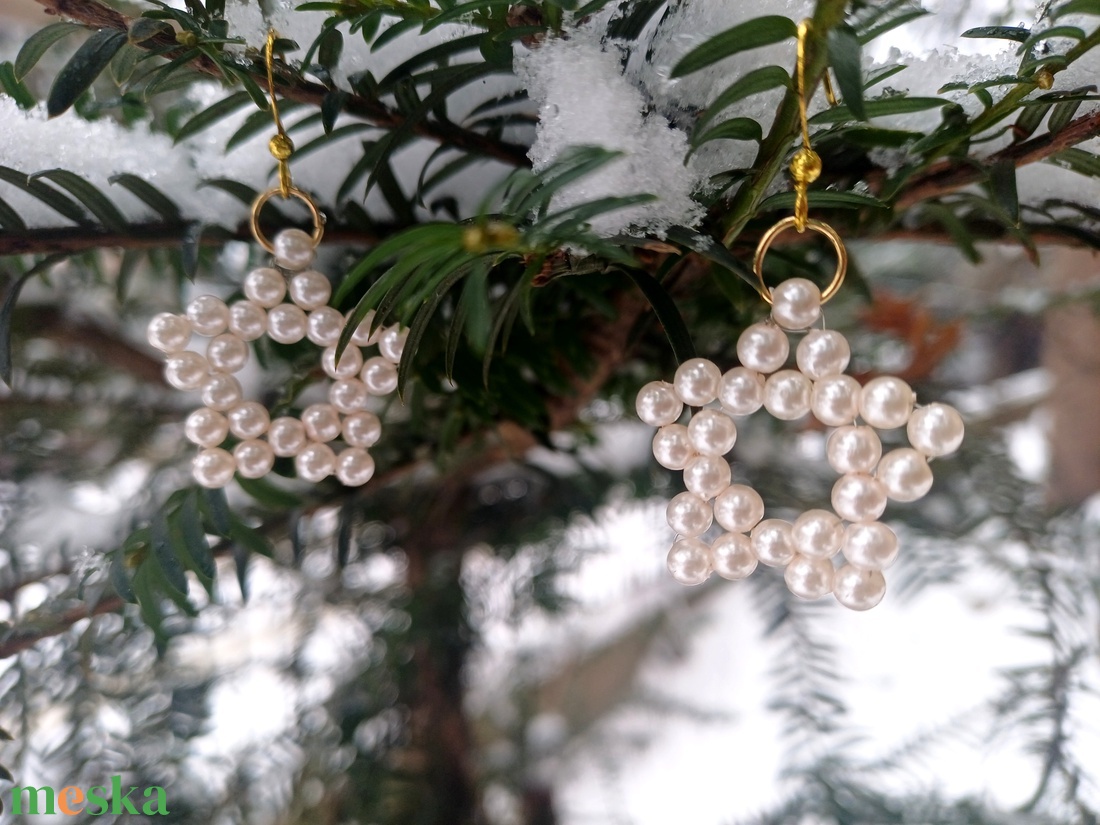 Csillag fülbevaló gyöngyből - ékszer - fülbevaló - lógó fülbevaló - Meska.hu