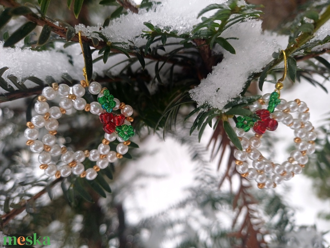 Fehér-arany koszorú magyallal - fülbevaló - ékszer - fülbevaló - lógós kerek fülbevaló - Meska.hu